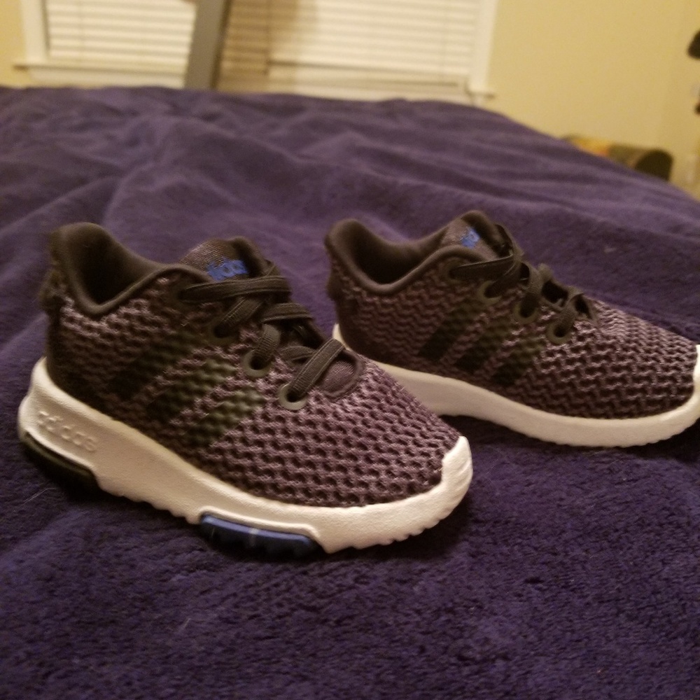 Toddlers Adidas tennis shoes
